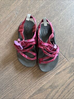 Chaco girls Pink and Purple Webbing Sandals